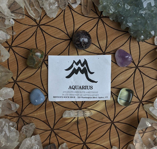A Q U A R I U S - Crystal Zodiac Set