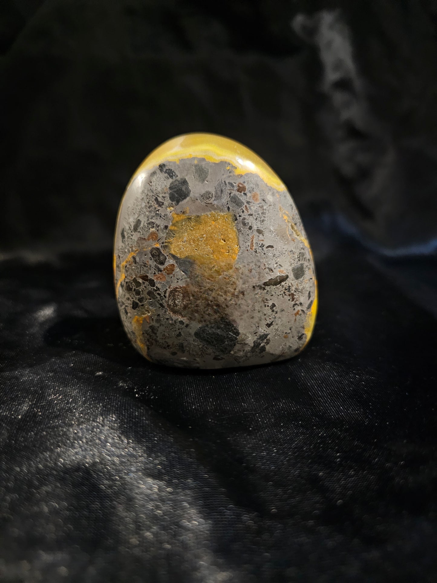 ﻿Bumblebee Jasper Free Form