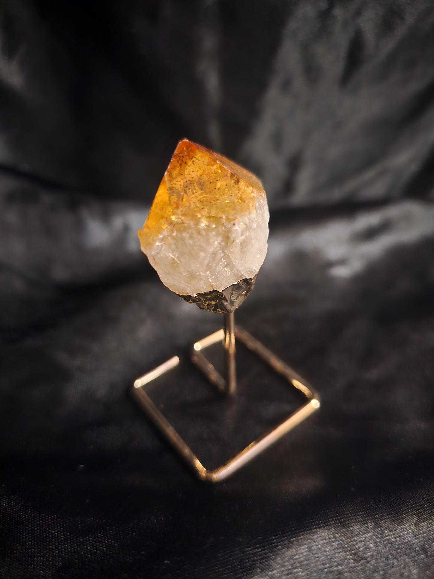 🔶 Point - Citrine on Stand – 3"