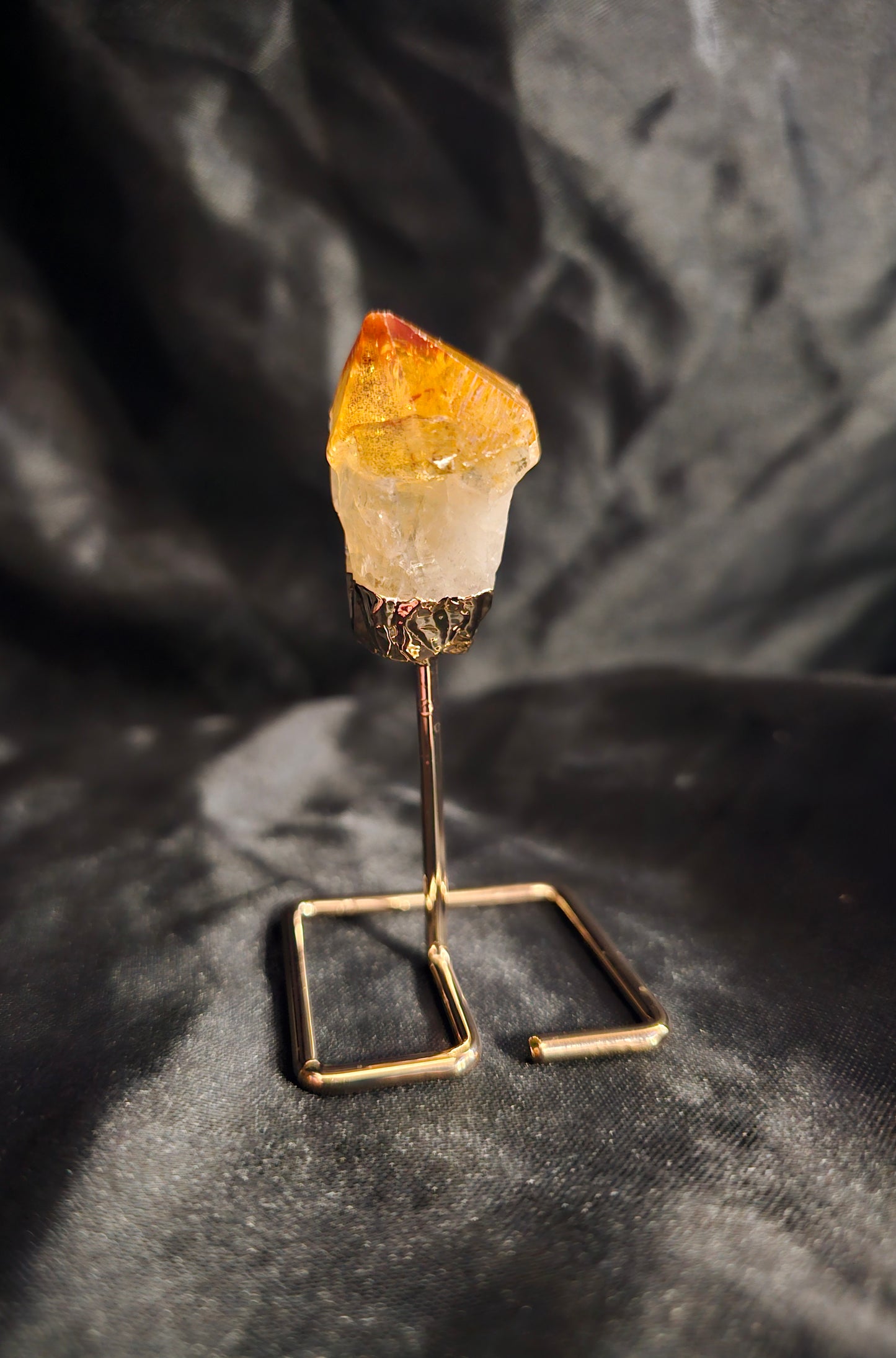 🔶 Point - Citrine on Stand – 3"