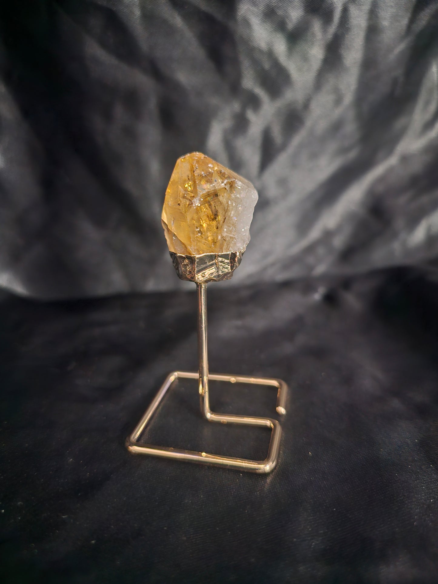 🔶 Point - Citrine on Stand – 3"