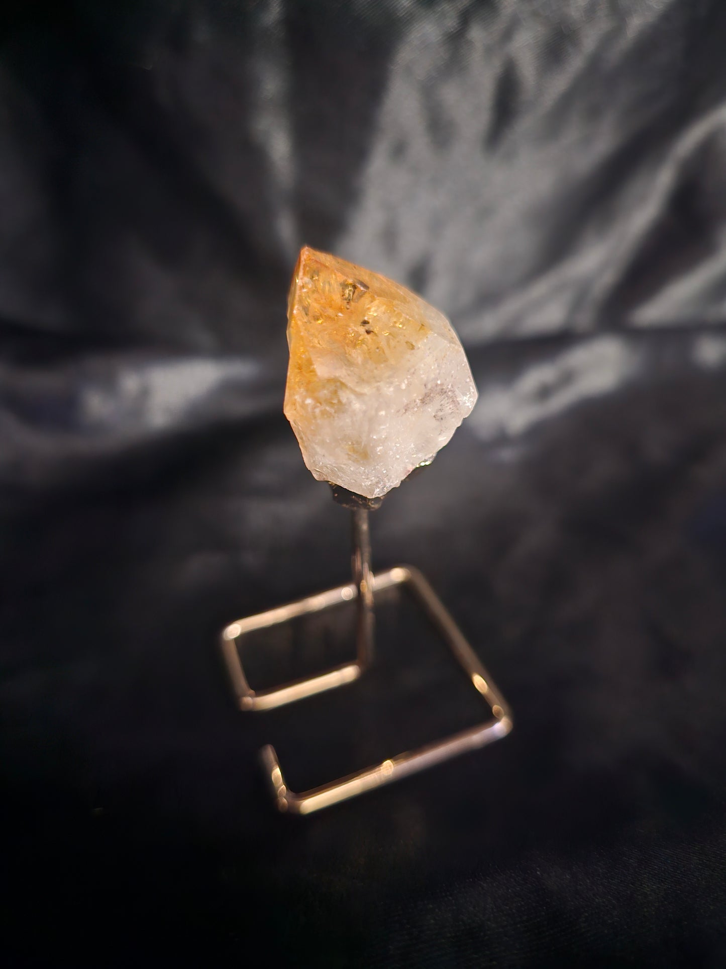 🔶 Point - Citrine on Stand – 3"